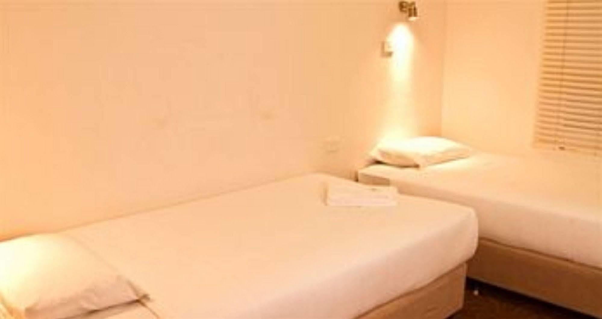 Cbd Hotel Нюкасъл Екстериор снимка